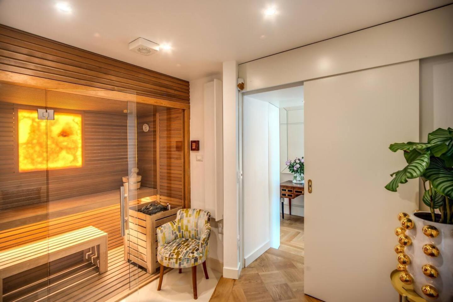 Lägenhet Luxury By Spanish Square